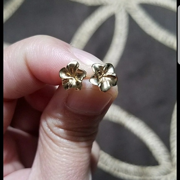 Jewelry - 14Karat Real Gold Hawaiian Plumeria earrings.